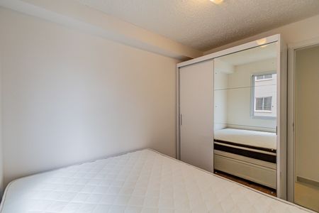 Quarto 01 de apartamento para alugar com 2 quartos, 34m² em Parque Industrial Tomas Edson, São Paulo