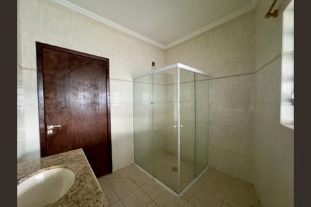 Casa à venda com 176m², 3 quartos e 3 vagas Casa à venda com 176m², 3 quartos e 3 vagasBanheiro