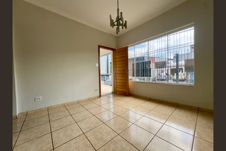 Casa à venda com 176m², 3 quartos e 3 vagas Casa à venda com 176m², 3 quartos e 3 vagasSala