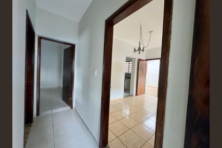 Casa à venda com 176m², 3 quartos e 3 vagas Casa à venda com 176m², 3 quartos e 3 vagasCorredor