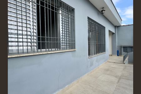 Casa à venda com 176m², 3 quartos e 3 vagas Casa à venda com 176m², 3 quartos e 3 vagasÁrea externa