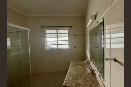 Casa à venda com 176m², 3 quartos e 3 vagas Casa à venda com 176m², 3 quartos e 3 vagasBanheiro