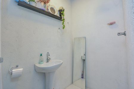 Casa à venda com 250m², 3 quartos e 3 vagas Casa à venda com 250m², 3 quartos e 3 vagasBanheiro 2