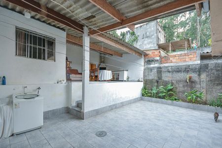Casa à venda com 250m², 3 quartos e 3 vagas Casa à venda com 250m², 3 quartos e 3 vagasQuintal