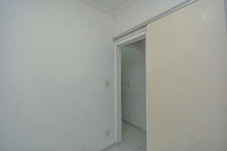 Quarto  2 de casa à venda com 3 quartos, 250m² em Jardim das Imbuias, São Paulo