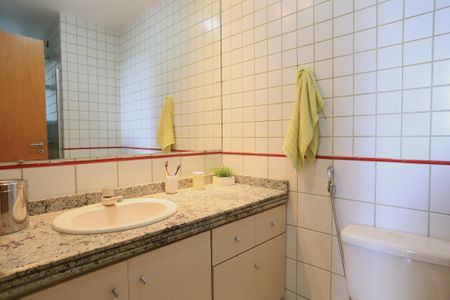 Apartamento à venda com 80m², 3 quartos e 2 vagasBanheiro da Suíte