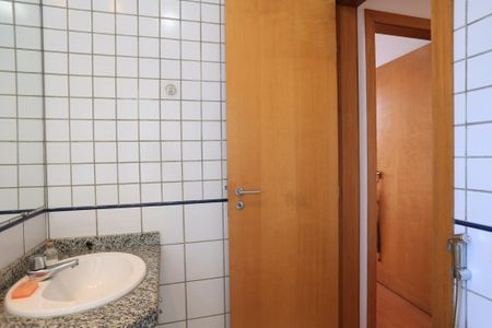 Apartamento à venda com 80m², 3 quartos e 2 vagasBanheiro