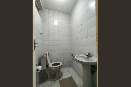 Casa à venda com 349m², 4 quartos e 2 vagas Casa à venda com 349m², 4 quartos e 2 vagasBanheiro 1