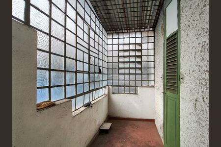 Casa à venda com 349m², 4 quartos e 2 vagas Casa à venda com 349m², 4 quartos e 2 vagasQuarto 4