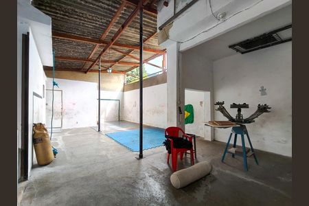 Casa à venda com 349m², 4 quartos e 2 vagas Casa à venda com 349m², 4 quartos e 2 vagasTerraço