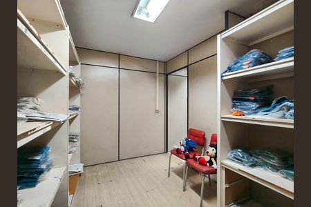 Casa à venda com 349m², 4 quartos e 2 vagas Casa à venda com 349m², 4 quartos e 2 vagasQuarto 1