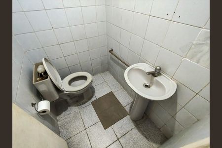 Casa à venda com 349m², 4 quartos e 2 vagas Casa à venda com 349m², 4 quartos e 2 vagasBanheiro 1