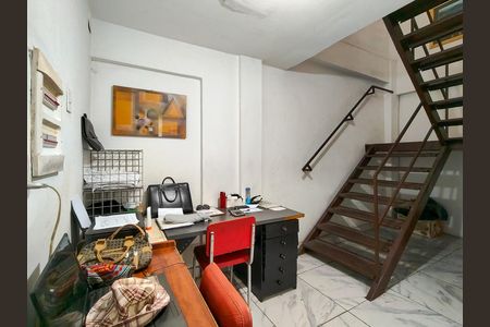 Casa à venda com 349m², 4 quartos e 2 vagas Casa à venda com 349m², 4 quartos e 2 vagasHall social