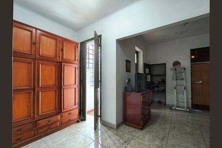 Casa à venda com 349m², 4 quartos e 2 vagas Casa à venda com 349m², 4 quartos e 2 vagasQuarto 4