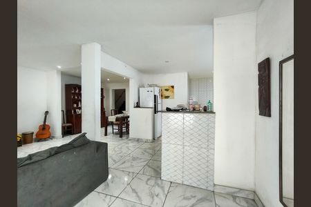 Casa à venda com 349m², 4 quartos e 2 vagas Casa à venda com 349m², 4 quartos e 2 vagasSala
