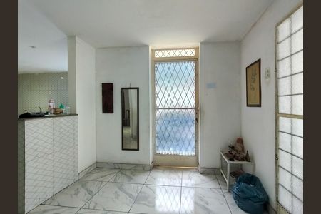 Casa à venda com 349m², 4 quartos e 2 vagas Casa à venda com 349m², 4 quartos e 2 vagasEntrada