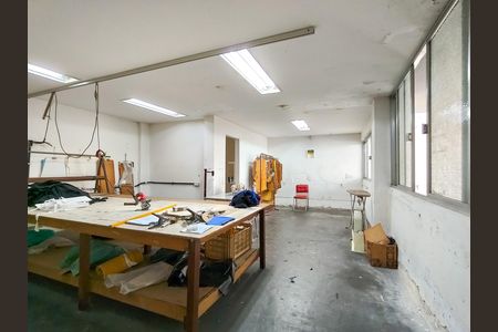 Casa à venda com 349m², 4 quartos e 2 vagas Casa à venda com 349m², 4 quartos e 2 vagasSala de TV
