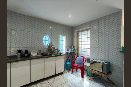 Casa à venda com 349m², 4 quartos e 2 vagas Casa à venda com 349m², 4 quartos e 2 vagasCozinha