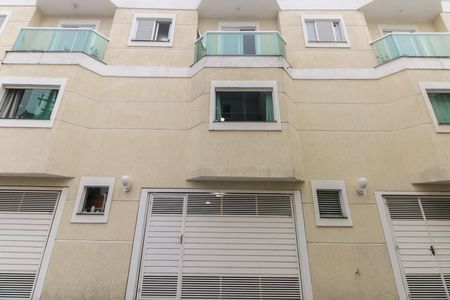 Casa de condomínio à venda com 120m², 3 quartos e 2 vagas Casa de condomínio à venda com 120m², 3 quartos e 2 vagasFachada