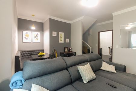 Casa de condomínio à venda com 120m², 3 quartos e 2 vagas Casa de condomínio à venda com 120m², 3 quartos e 2 vagasSala