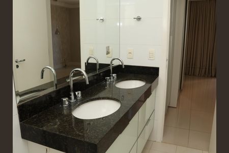 Apartamento para alugar com 167m², 4 quartos e 2 vagasBanheiro Suíte 2