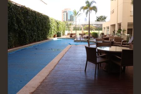 Apartamento para alugar com 167m², 4 quartos e 2 vagasÁrea comum - Piscina