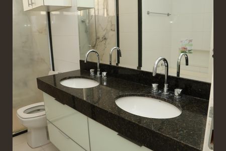 Apartamento para alugar com 167m², 4 quartos e 2 vagasBanheiro-Suíte 2