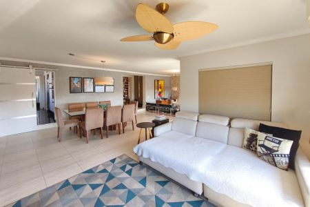Sala de TV de apartamento à venda com 4 quartos, 270m² em Cambuí, Campinas