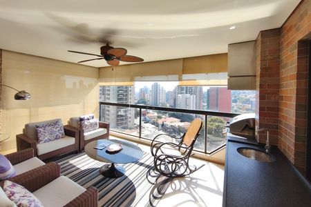 Apartamento à venda com 270m², 4 quartos e 2 vagas Apartamento à venda com 270m², 4 quartos e 2 vagasVaranda gourmet