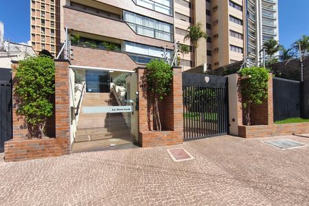 Apartamento à venda com 270m², 4 quartos e 2 vagas Apartamento à venda com 270m², 4 quartos e 2 vagasFachada do Condomínio