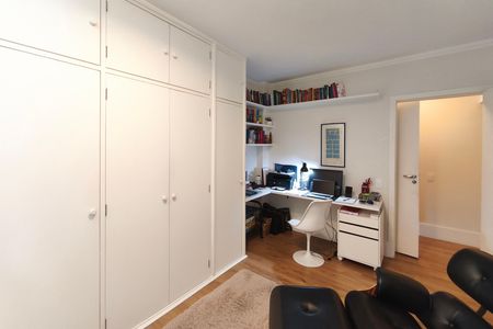 Apartamento à venda com 270m², 4 quartos e 2 vagas Apartamento à venda com 270m², 4 quartos e 2 vagasQuarto Suíte 3
