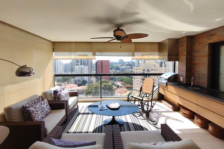 Apartamento à venda com 270m², 4 quartos e 2 vagas Apartamento à venda com 270m², 4 quartos e 2 vagasVaranda gourmet
