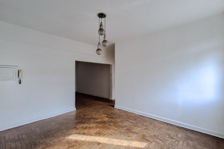 Apartamento à venda com 70m², 2 quartos e 1 vaga Apartamento à venda com 70m², 2 quartos e 1 vagaSala
