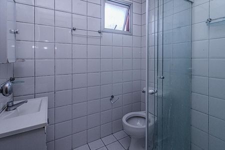banheiro social_1 de apartamento para alugar com 2 quartos, 55m² em Jardim Santa Emilia, São Paulo