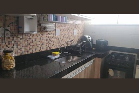 Cozinha de casa de condomínio para alugar com 3 quartos, 130m² em Chácaras Tubalina e Quartel, Uberlândia