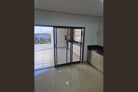 Casa de Condomínio para alugar com 3 quartos, 212m² em Swiss Park, Campinas