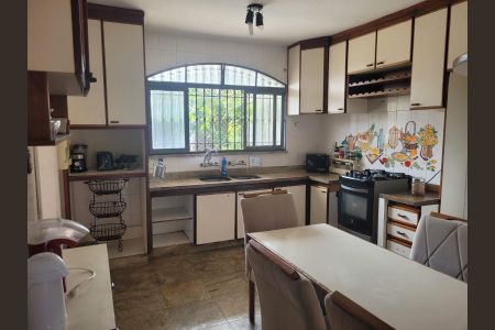 Casa de condomínio para alugar com 600m², 4 quartos e 3 vagasCozinha