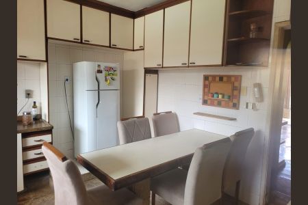 Casa de condomínio para alugar com 600m², 4 quartos e 3 vagasCozinha