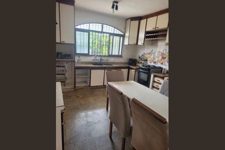 Casa de condomínio para alugar com 600m², 4 quartos e 3 vagasCozinha