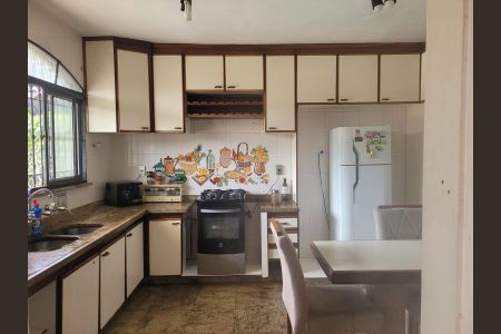 Casa de condomínio para alugar com 600m², 4 quartos e 3 vagasCozinha