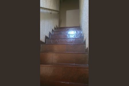 Casa de condomínio para alugar com 600m², 4 quartos e 3 vagasEscada