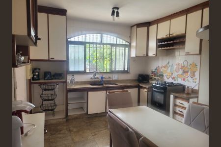 Casa de condomínio para alugar com 600m², 4 quartos e 3 vagasCozinha