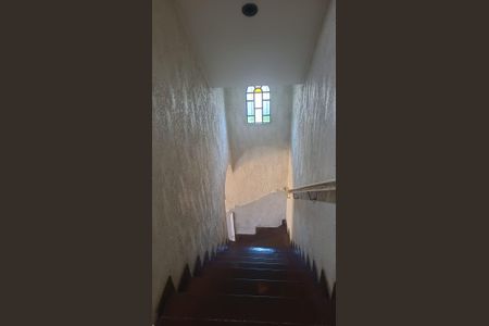 Casa de condomínio para alugar com 600m², 4 quartos e 3 vagasEscada