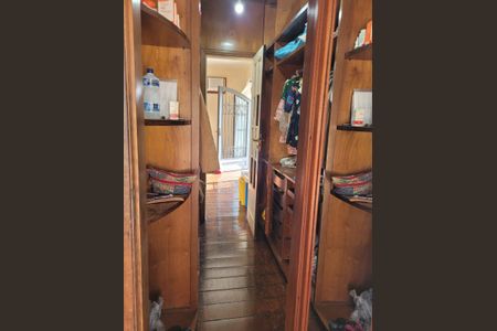 Casa de condomínio para alugar com 600m², 4 quartos e 3 vagasCloset
