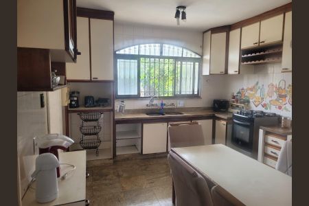 Casa de condomínio para alugar com 600m², 4 quartos e 3 vagasCozinha