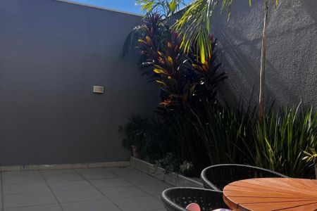 Casa de condomínio à venda com 110m², 3 quartos e 3 vagas Casa de condomínio à venda com 110m², 3 quartos e 3 vagasÁrea externa