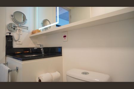 Banheiro  de kitnet/studio à venda com 1 quarto, 20m² em Moinhos de Vento, Porto Alegre