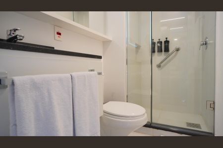 Banheiro  de kitnet/studio à venda com 1 quarto, 20m² em Moinhos de Vento, Porto Alegre
