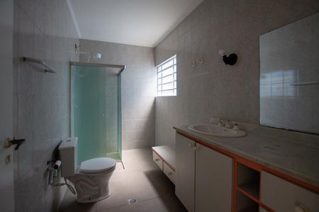 Casa à venda com 180m², 3 quartos e 2 vagas Casa à venda com 180m², 3 quartos e 2 vagasBANHEIRO