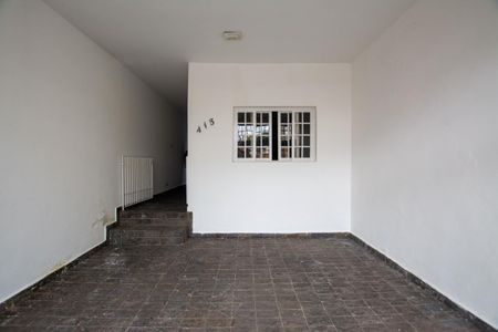 Casa à venda com 180m², 3 quartos e 2 vagas Casa à venda com 180m², 3 quartos e 2 vagasQUINTAL PARTE DA FRENTE